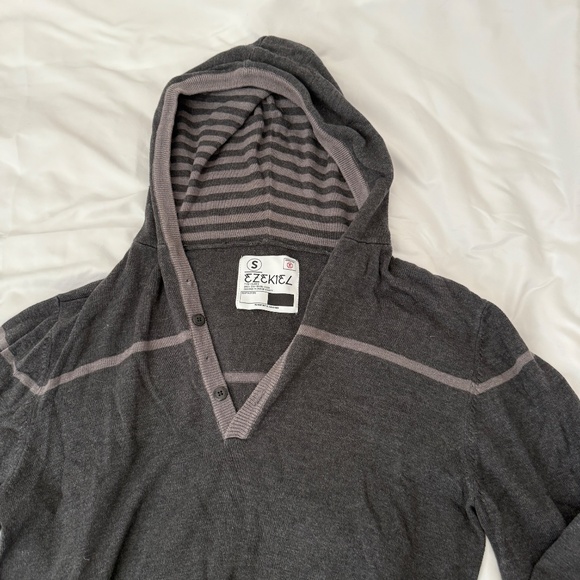 ezekiel pullover hoodie  size small   details: -pullover -good condition - Picture 3 of 5